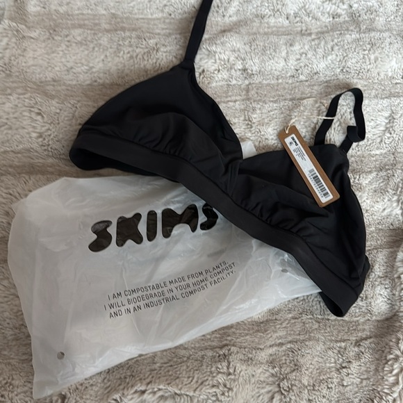 SKIMS FITS EVERYBODY CROSSOVER BRALETTE NWT ONYX BLACK sz S Small - Picture 3 of 6